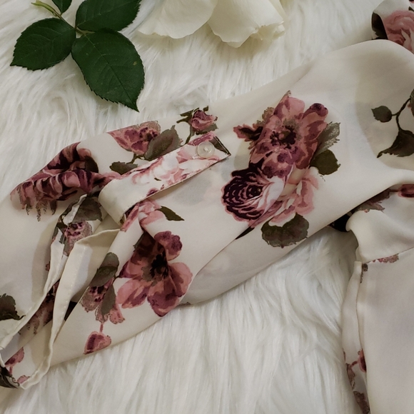 Blouse small cream floral Blouse - Picture 8 of 9